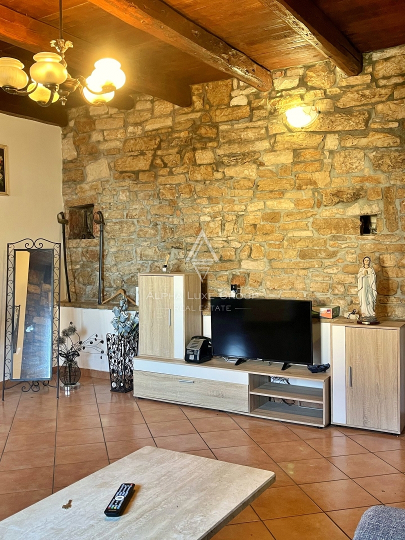 Istria, Žminj – Casa a schiera ristrutturata in posizione centrale in vendita