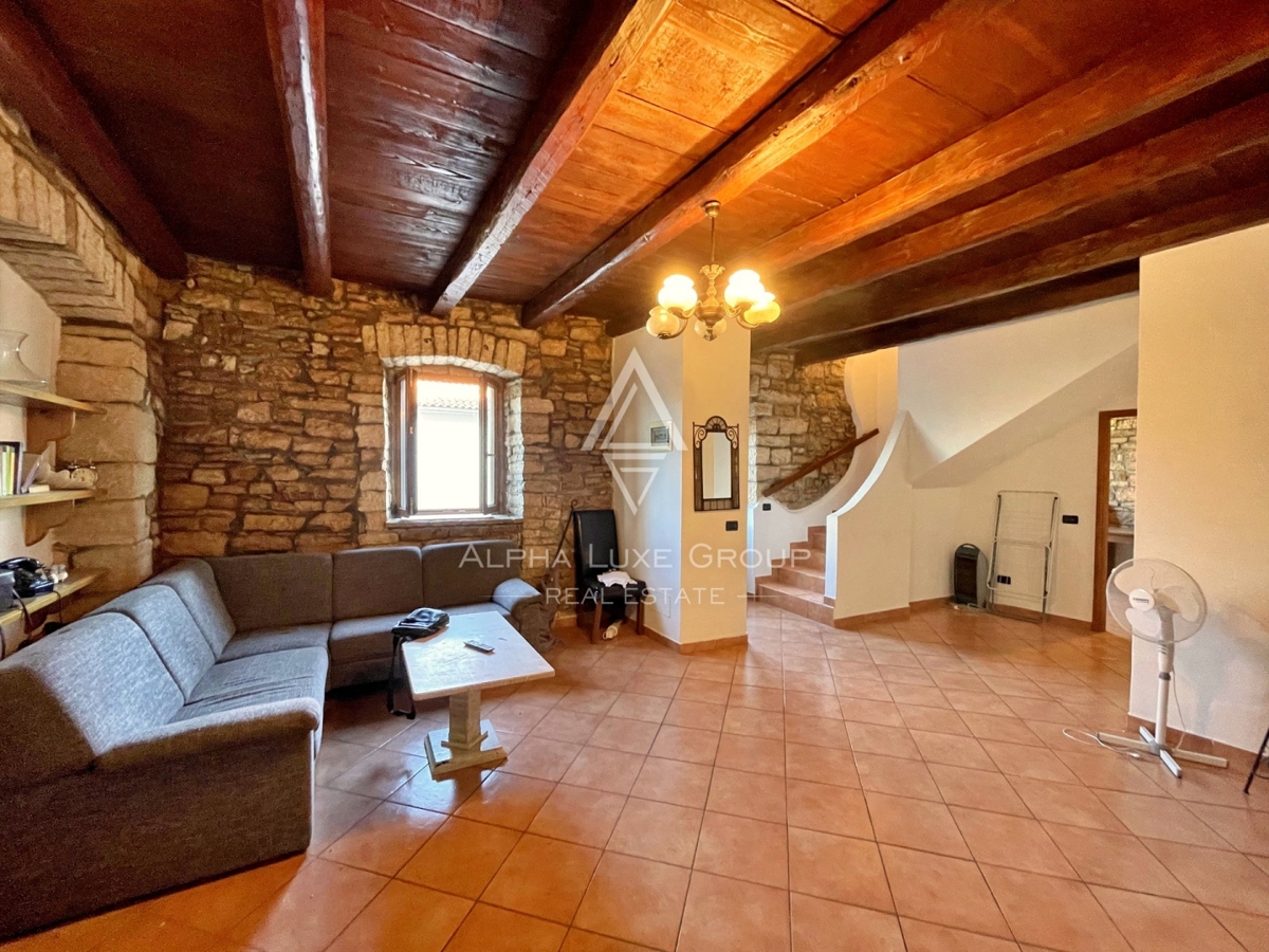 Istria, Žminj – Casa a schiera ristrutturata in posizione centrale in vendita