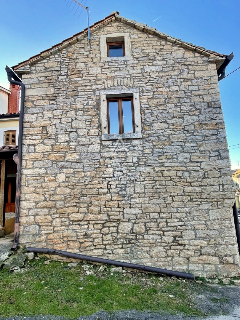 Istria, Žminj – Casa a schiera ristrutturata in posizione centrale in vendita