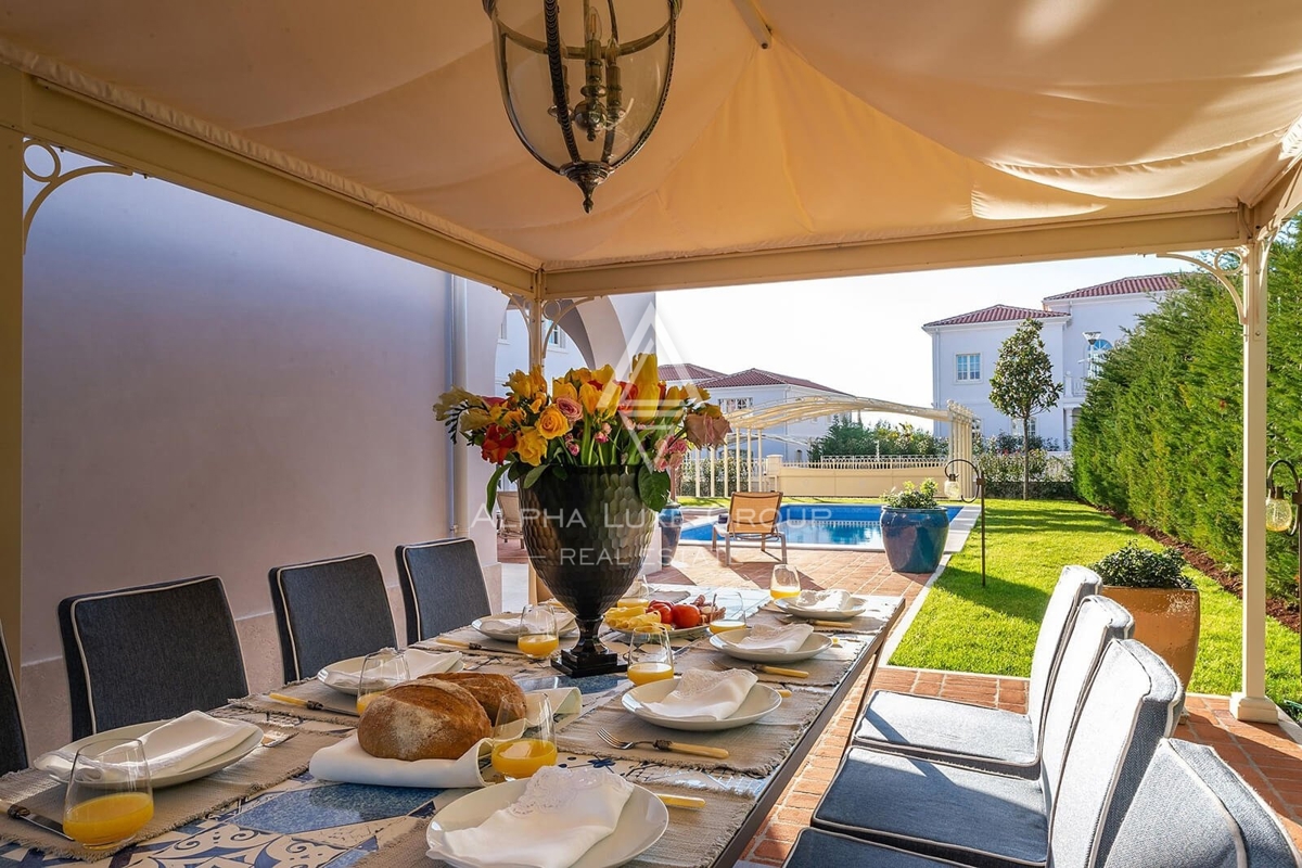 Istria, Poreč, Villa senza tempo con piscina e vista mare