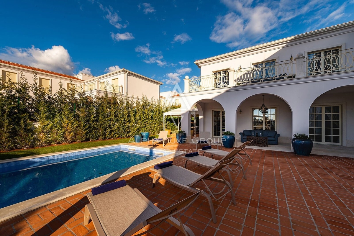 Istria, Poreč, Villa senza tempo con piscina e vista mare