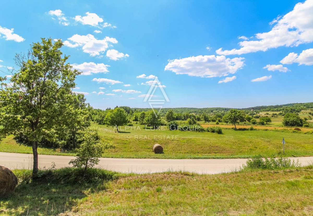 Istria, Oprtalj, Terreno panoramico con vista aperta e grande potenziale edificabile
