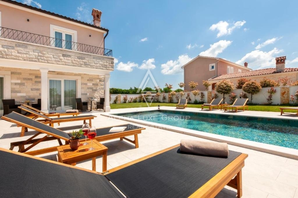 Istria, Debeljuhi – Moderna villa con piscina e giardino paesaggistico in vendita