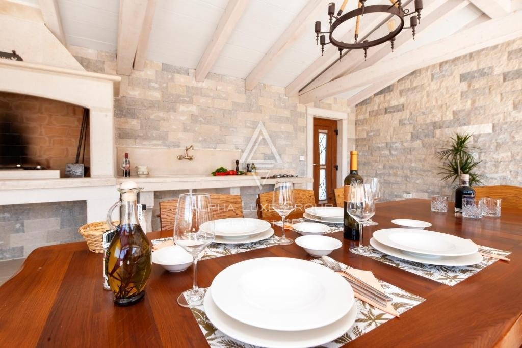 Istria, Debeljuhi – Moderna villa con piscina e giardino paesaggistico in vendita