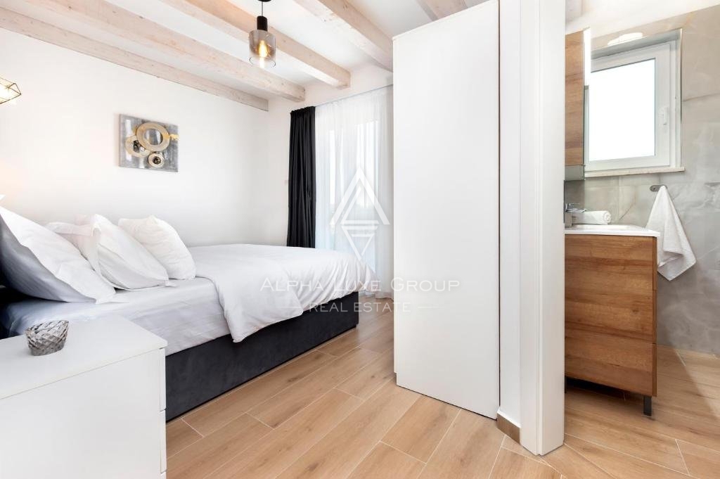 Istria, Debeljuhi – Moderna villa con piscina e giardino paesaggistico in vendita