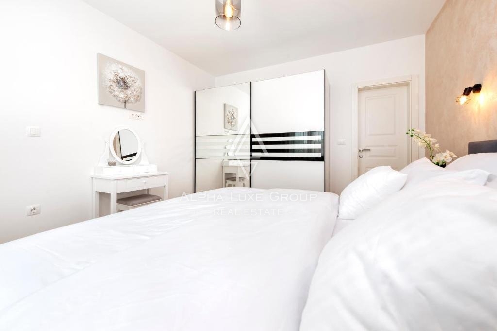 Istria, Debeljuhi – Moderna villa con piscina e giardino paesaggistico in vendita