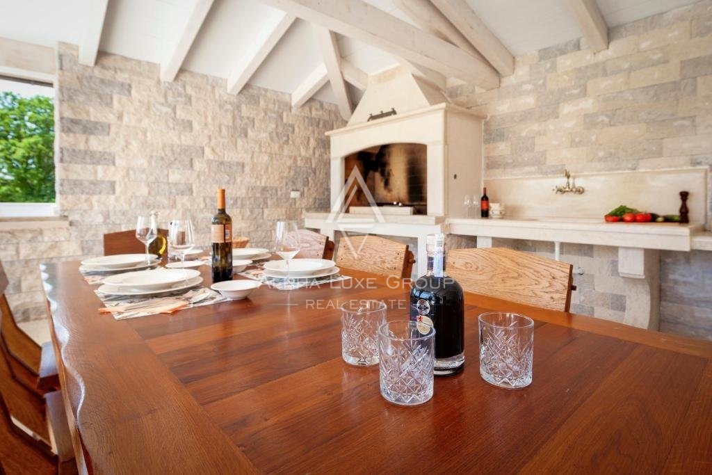 Istria, Debeljuhi – Moderna villa con piscina e giardino paesaggistico in vendita