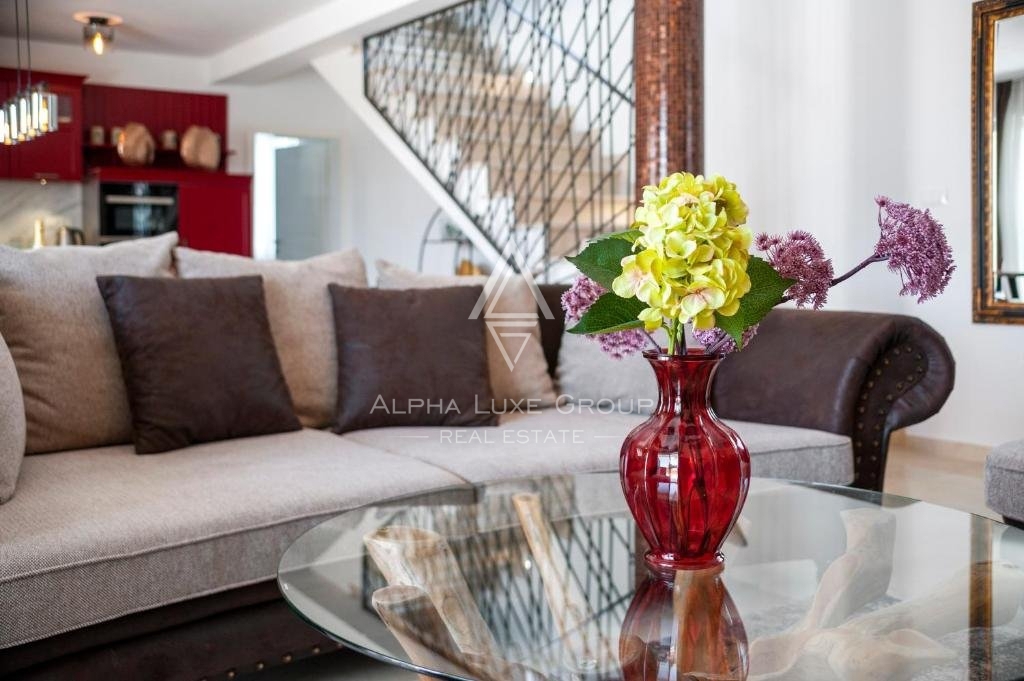 Istria, Debeljuhi – Moderna villa con piscina e giardino paesaggistico in vendita