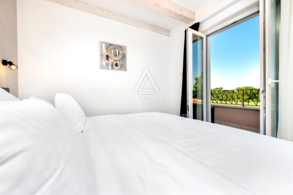 Istria, Debeljuhi – Moderna villa con piscina e giardino paesaggistico in vendita