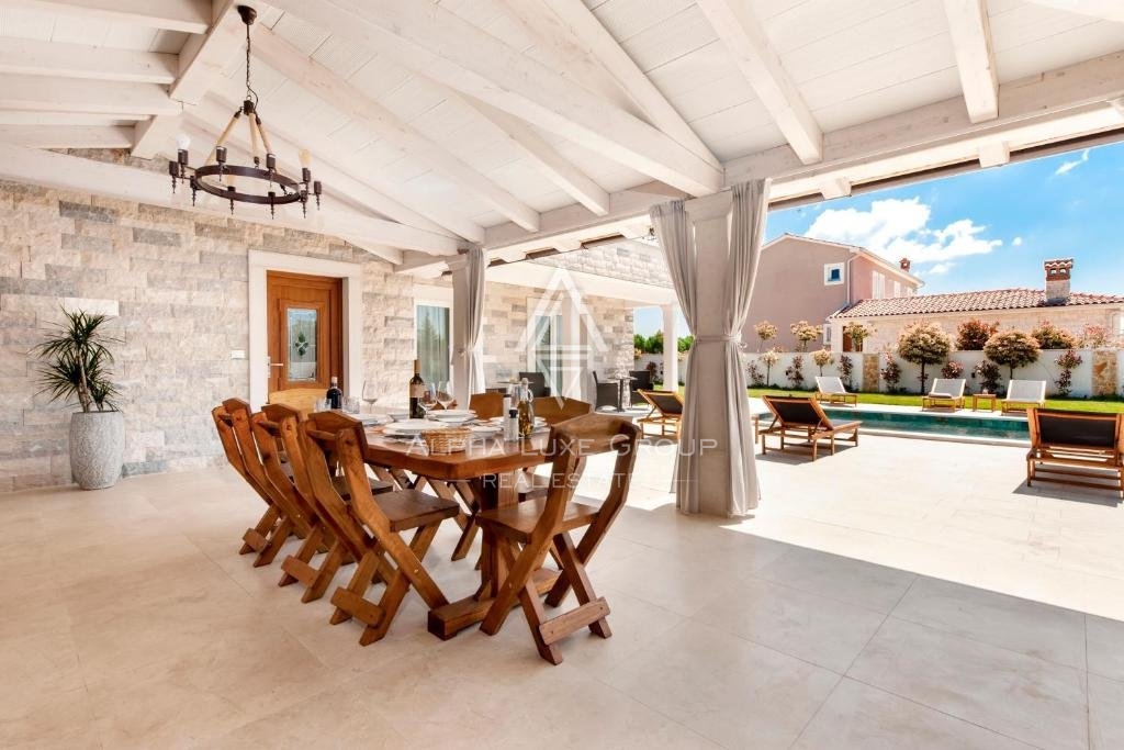 Istria, Debeljuhi – Moderna villa con piscina e giardino paesaggistico in vendita