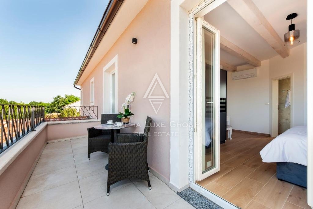 Istria, Debeljuhi – Moderna villa con piscina e giardino paesaggistico in vendita