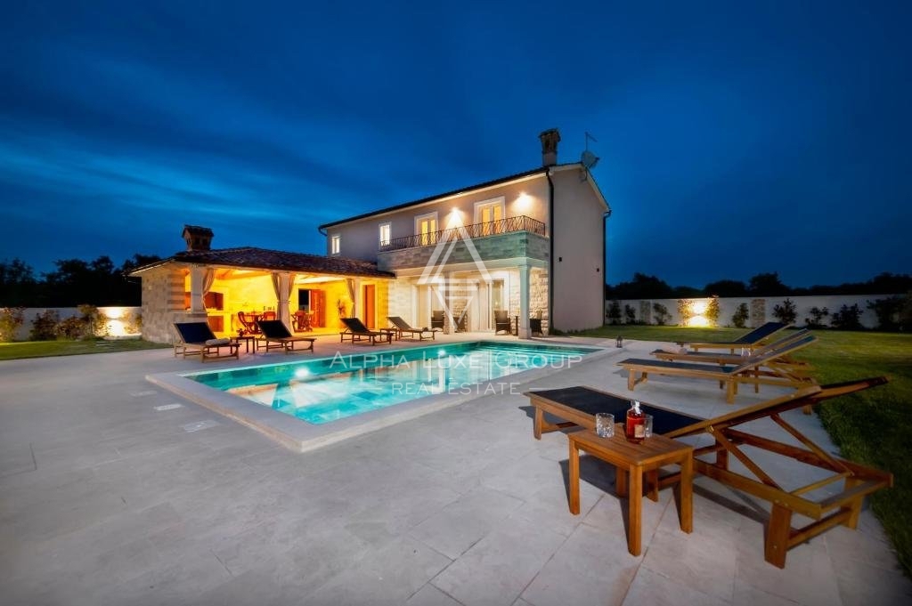 Istria, Debeljuhi – Moderna villa con piscina e giardino paesaggistico in vendita