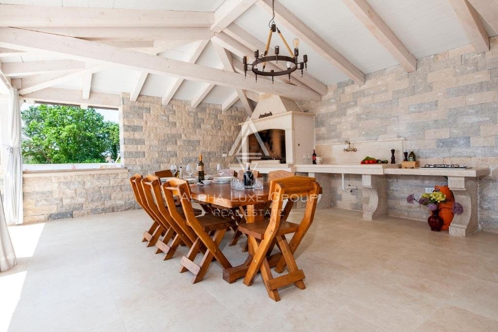 Istria, Debeljuhi – Moderna villa con piscina e giardino paesaggistico in vendita