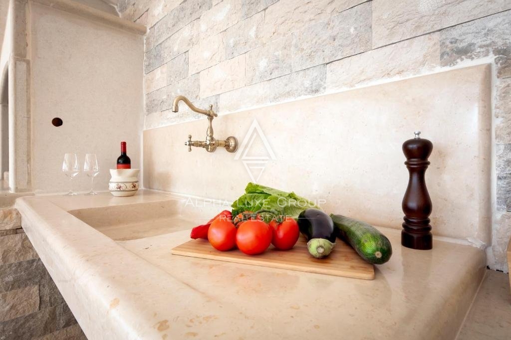 Istria, Debeljuhi – Moderna villa con piscina e giardino paesaggistico in vendita