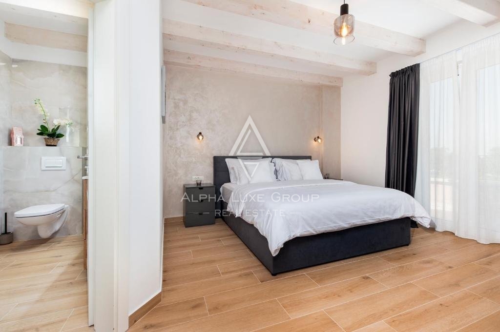 Istria, Debeljuhi – Moderna villa con piscina e giardino paesaggistico in vendita