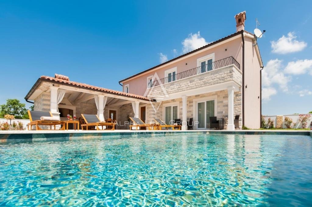 Istria, Debeljuhi – Moderna villa con piscina e giardino paesaggistico in vendita