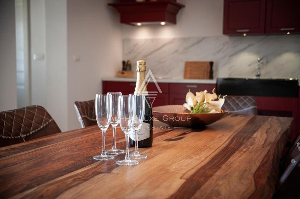 Istria, Debeljuhi – Moderna villa con piscina e giardino paesaggistico in vendita