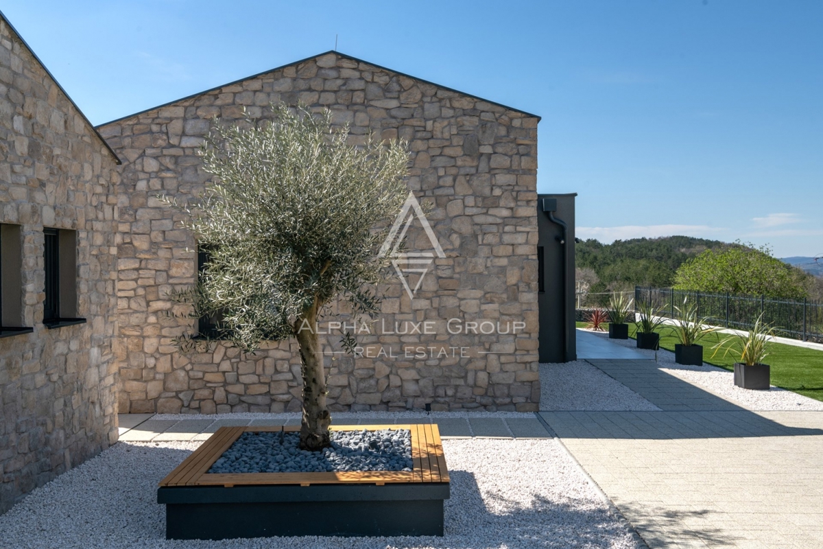 BELLA CASA IN ZONA ISOLATA, CON VISTA NELLA NATURA, ISTRIA, BUZET