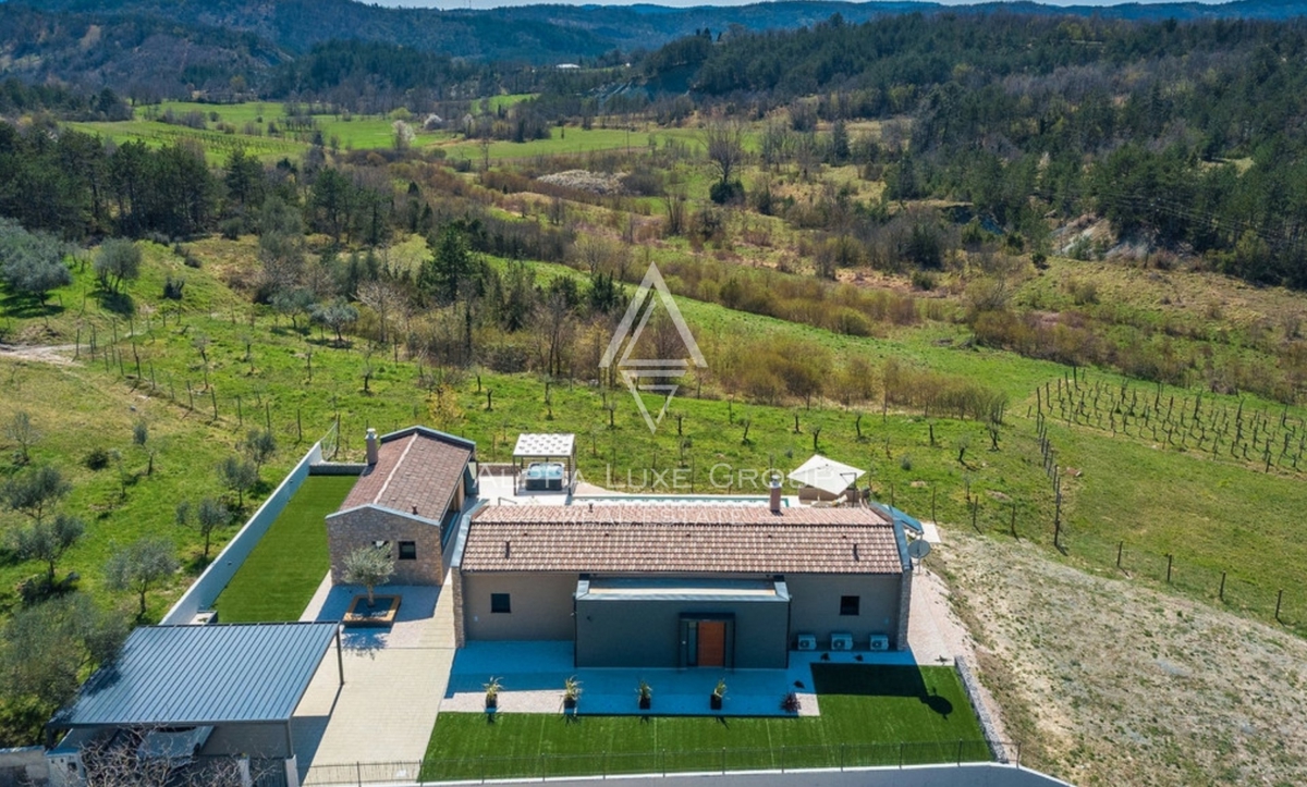 BELLA CASA IN ZONA ISOLATA, CON VISTA NELLA NATURA, ISTRIA, BUZET