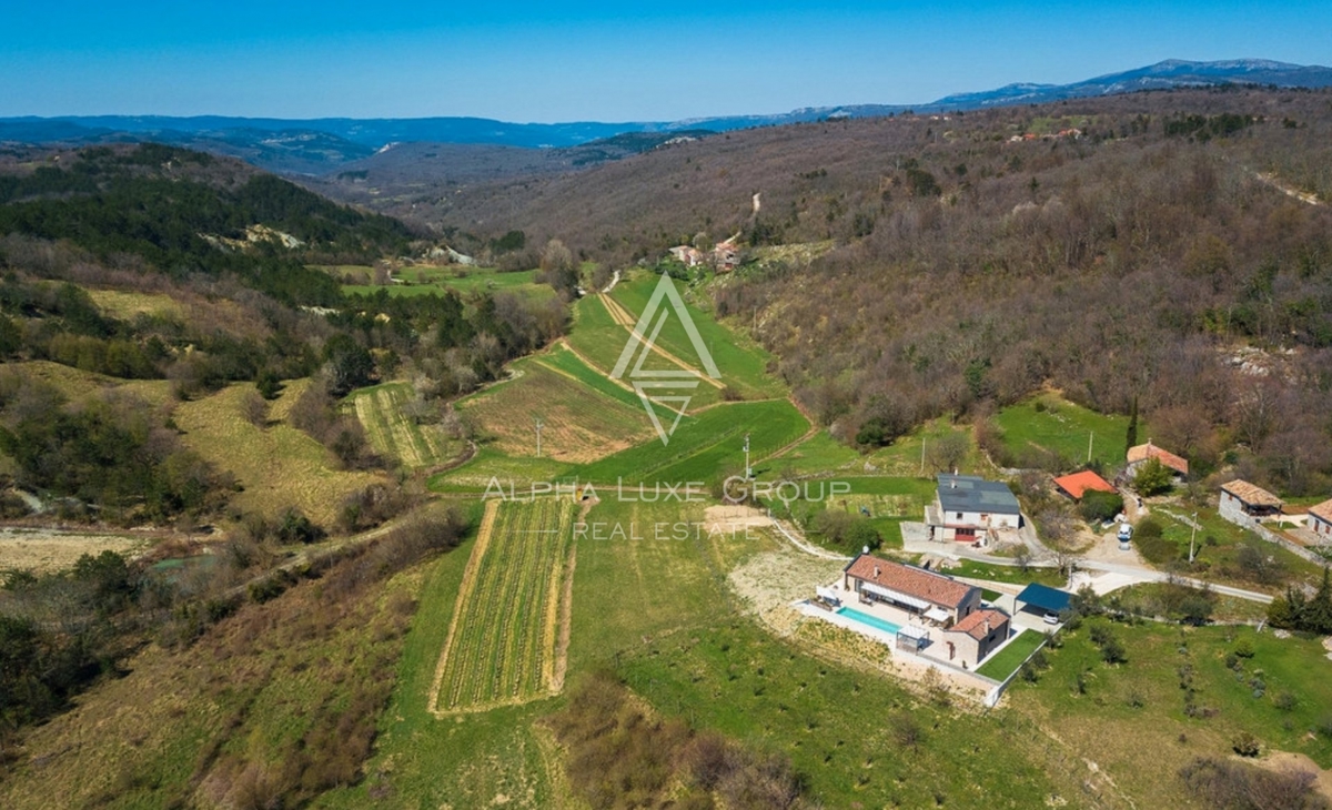 BELLA CASA IN ZONA ISOLATA, CON VISTA NELLA NATURA, ISTRIA, BUZET