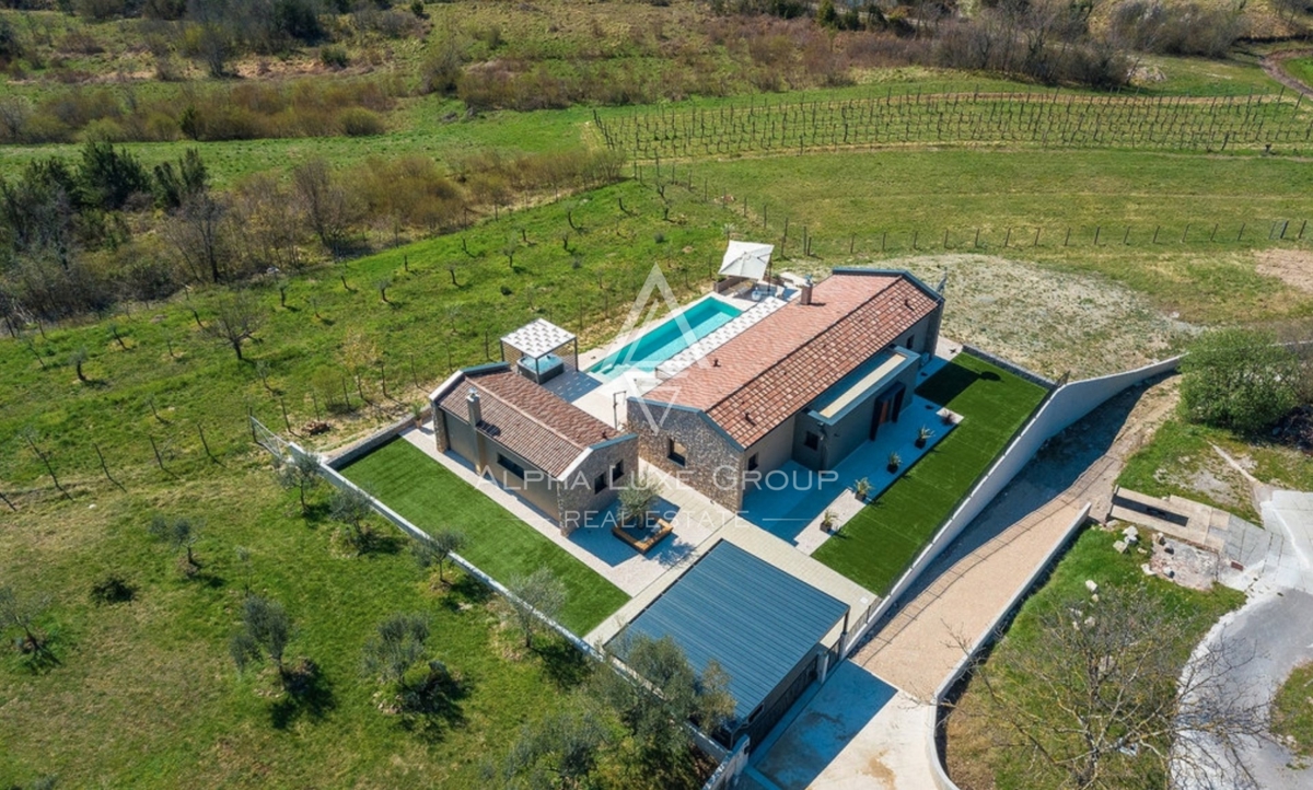 BELLA CASA IN ZONA ISOLATA, CON VISTA NELLA NATURA, ISTRIA, BUZET