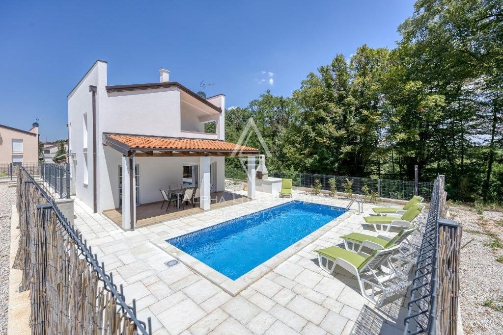 Tinjan - Moderna casa bifamiliare con piscina in vendita