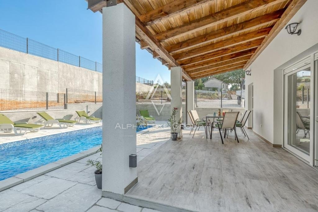 Tinjan - Moderna casa bifamiliare con piscina in vendita