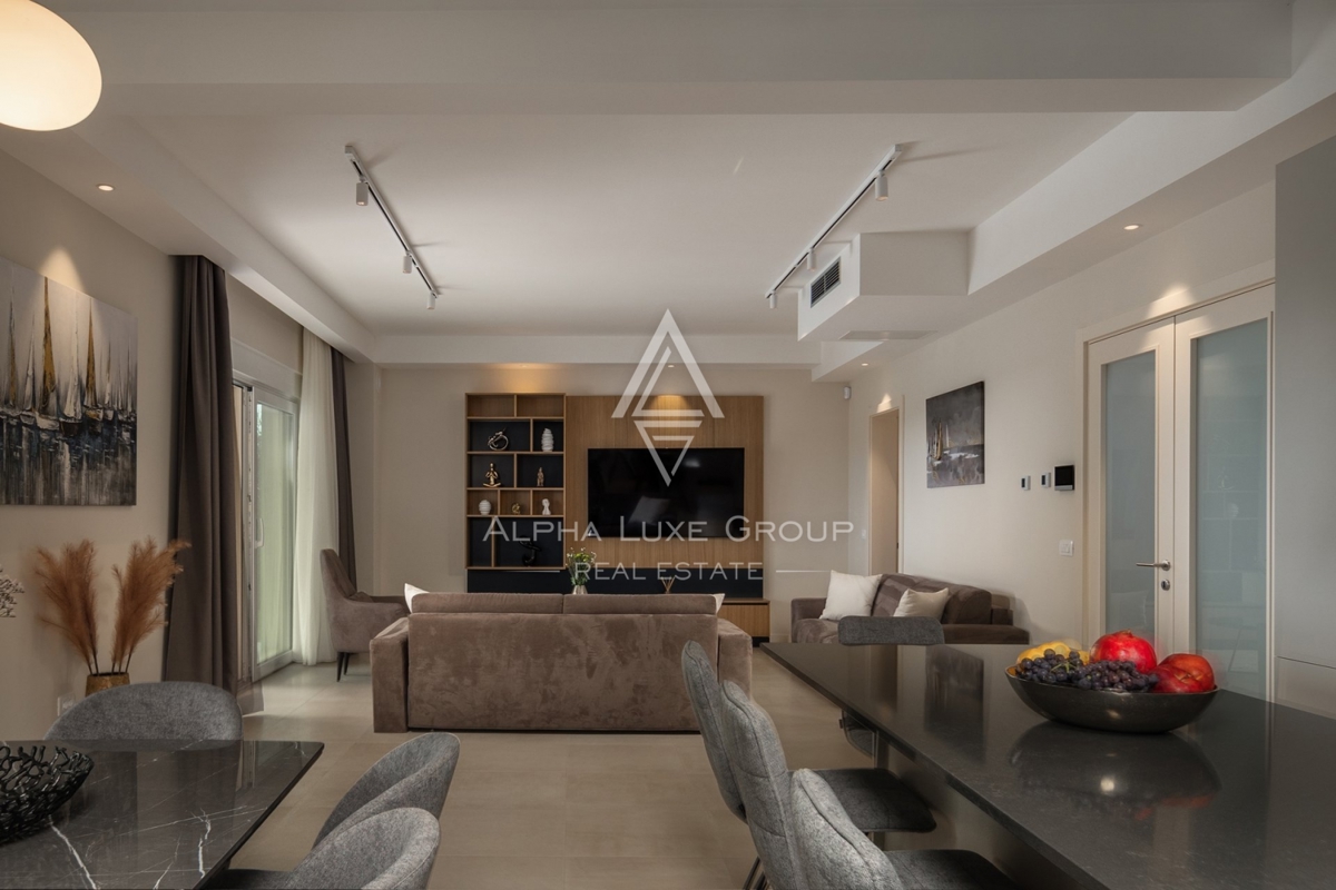 Esclusiva di ALPHA LUXE GROUP - Poreč, Istria: Splendida villa con panorama mozzafiato su mare e città