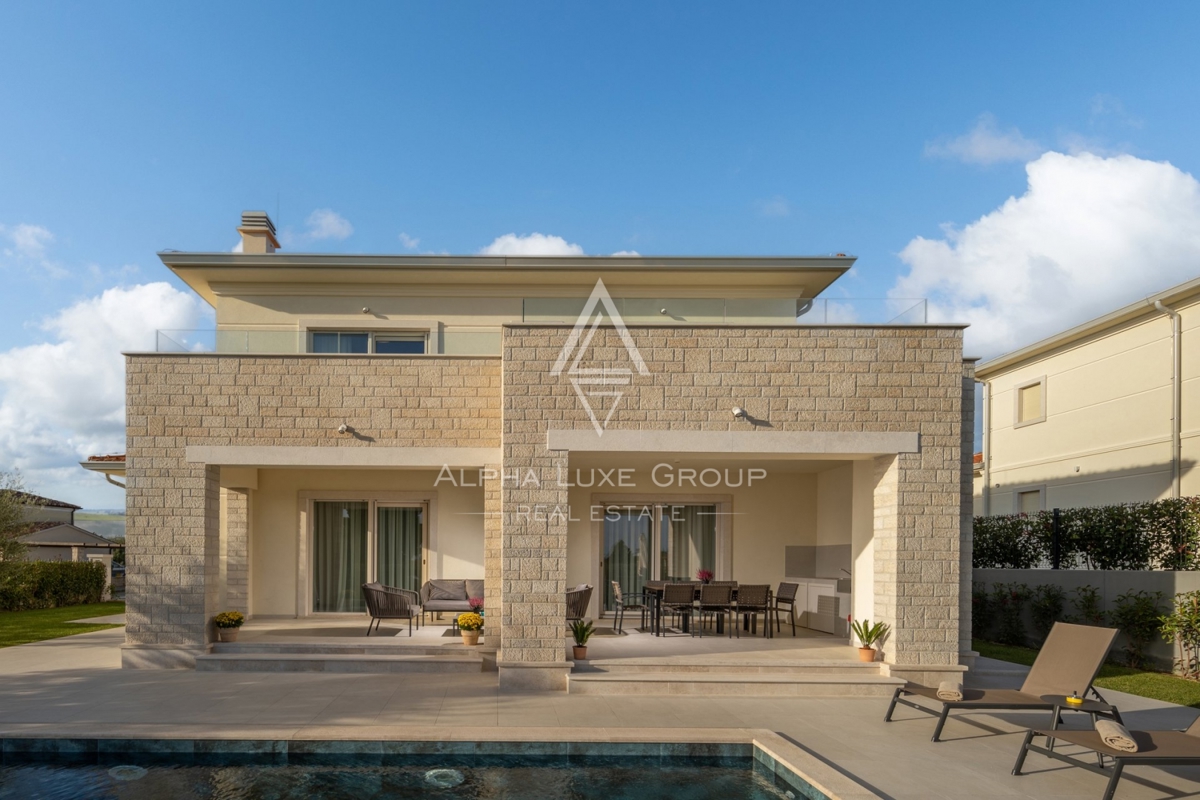 Esclusiva di ALPHA LUXE GROUP - Poreč, Istria: Splendida villa con panorama mozzafiato su mare e città