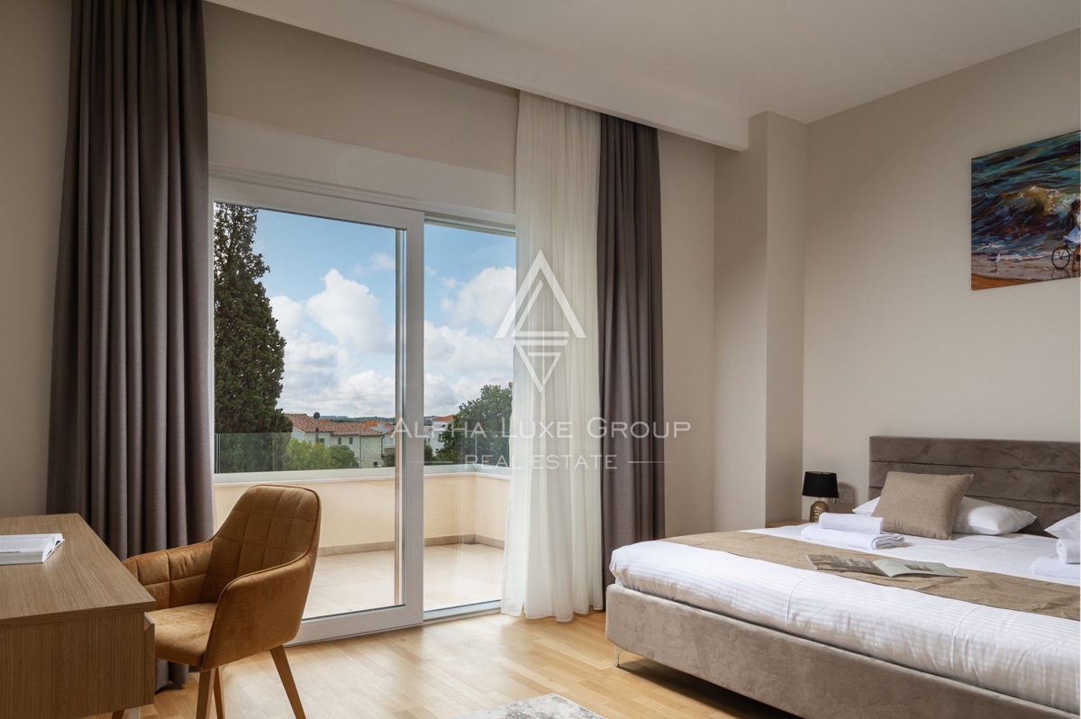 Esclusiva di ALPHA LUXE GROUP - Poreč, Istria: Splendida villa con panorama mozzafiato su mare e città