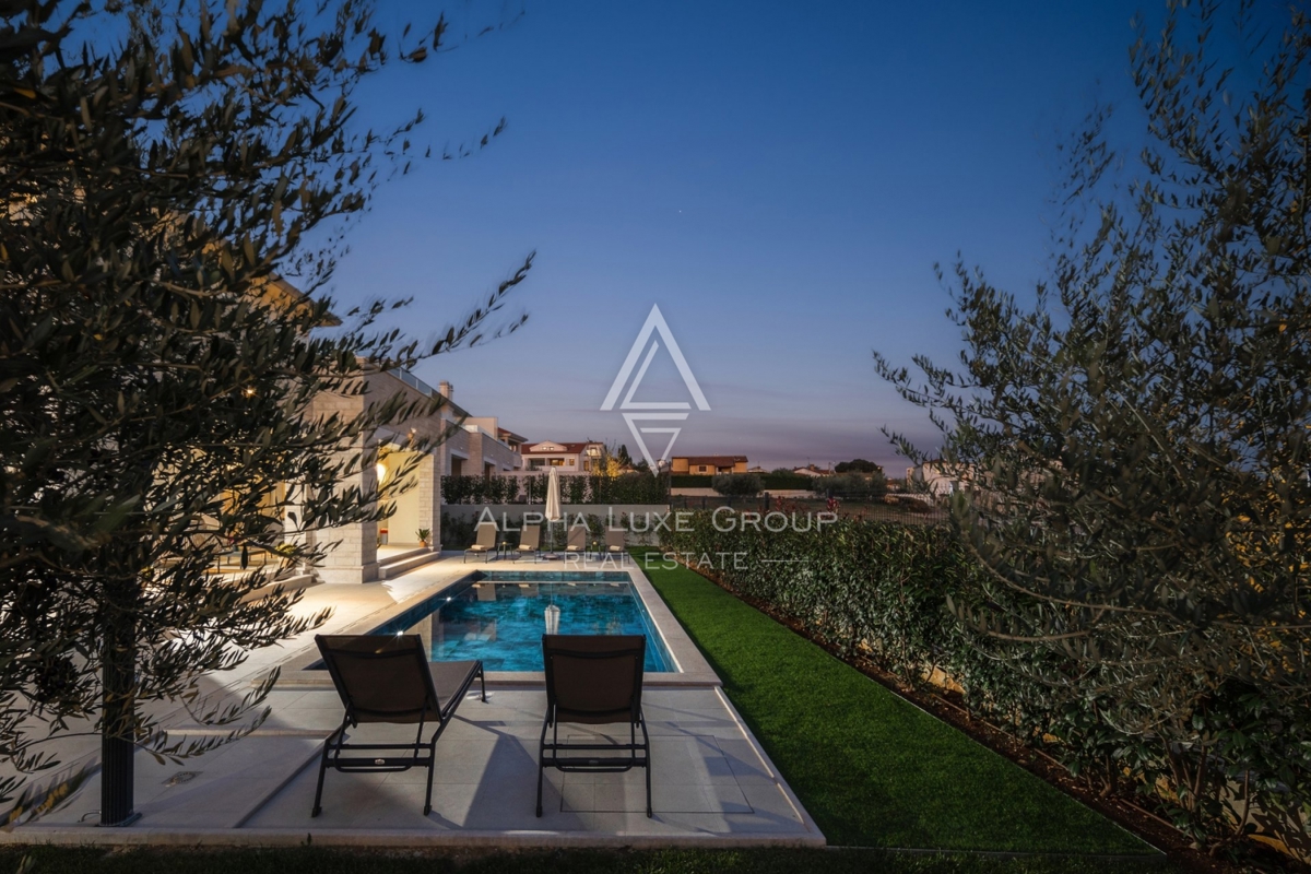 Esclusiva di ALPHA LUXE GROUP - Poreč, Istria: Splendida villa con panorama mozzafiato su mare e città