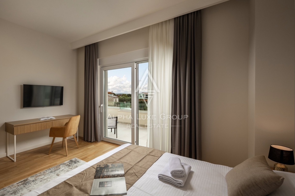 Esclusiva di ALPHA LUXE GROUP - Poreč, Istria: Splendida villa con panorama mozzafiato su mare e città