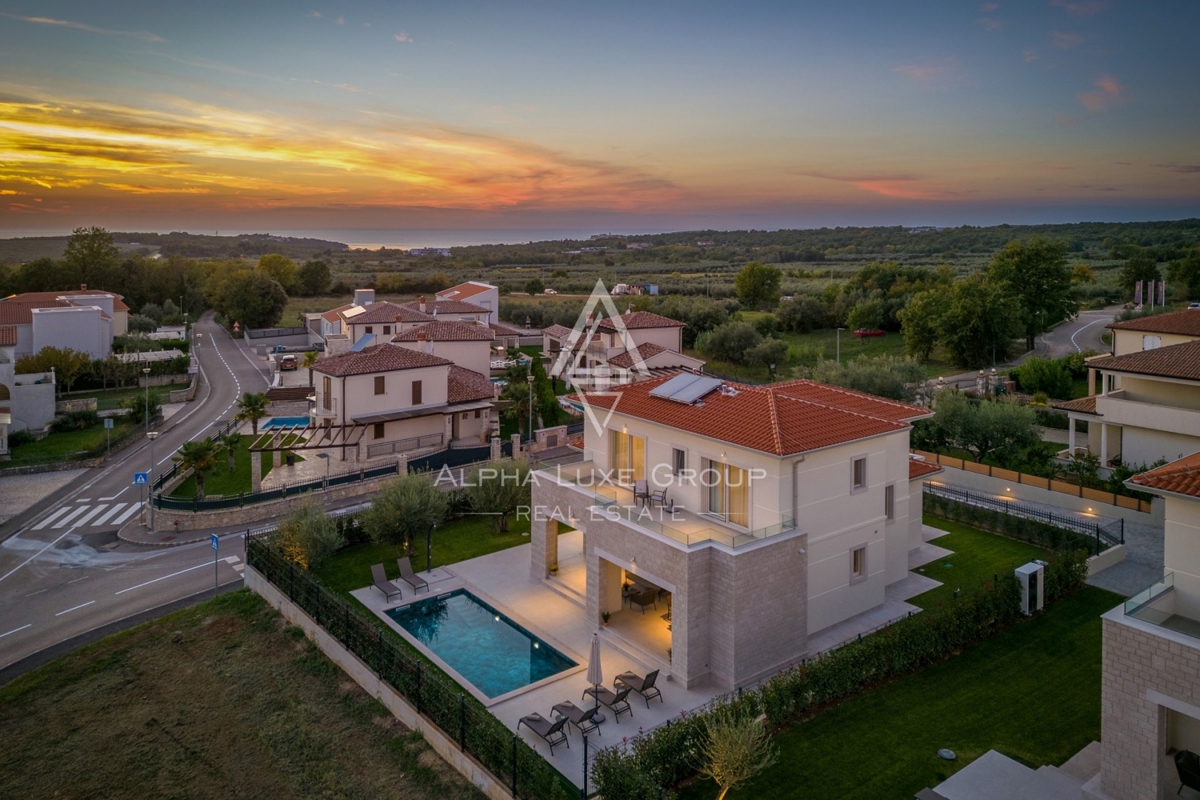 Esclusiva di ALPHA LUXE GROUP - Poreč, Istria: Splendida villa con panorama mozzafiato su mare e città