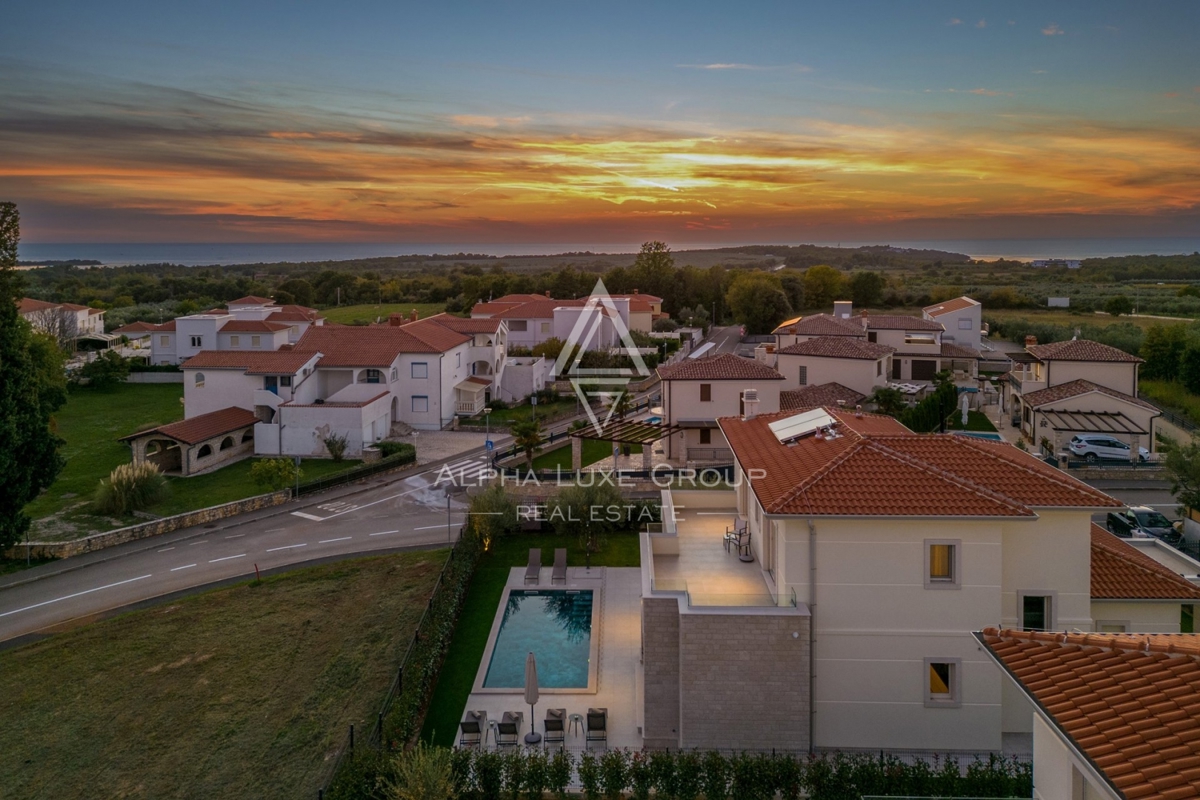 Esclusiva di ALPHA LUXE GROUP - Poreč, Istria: Splendida villa con panorama mozzafiato su mare e città