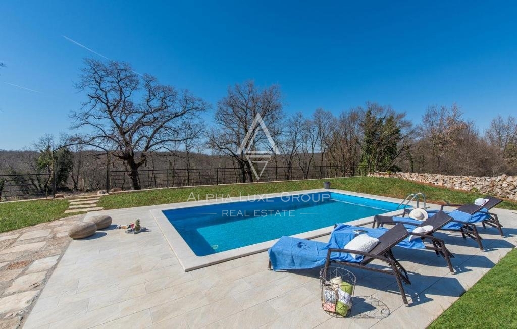 Istria, Lovreč: Autentica villa in pietra con ampio giardino
