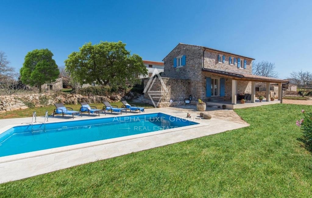 Istria, Lovreč: Autentica villa in pietra con ampio giardino
