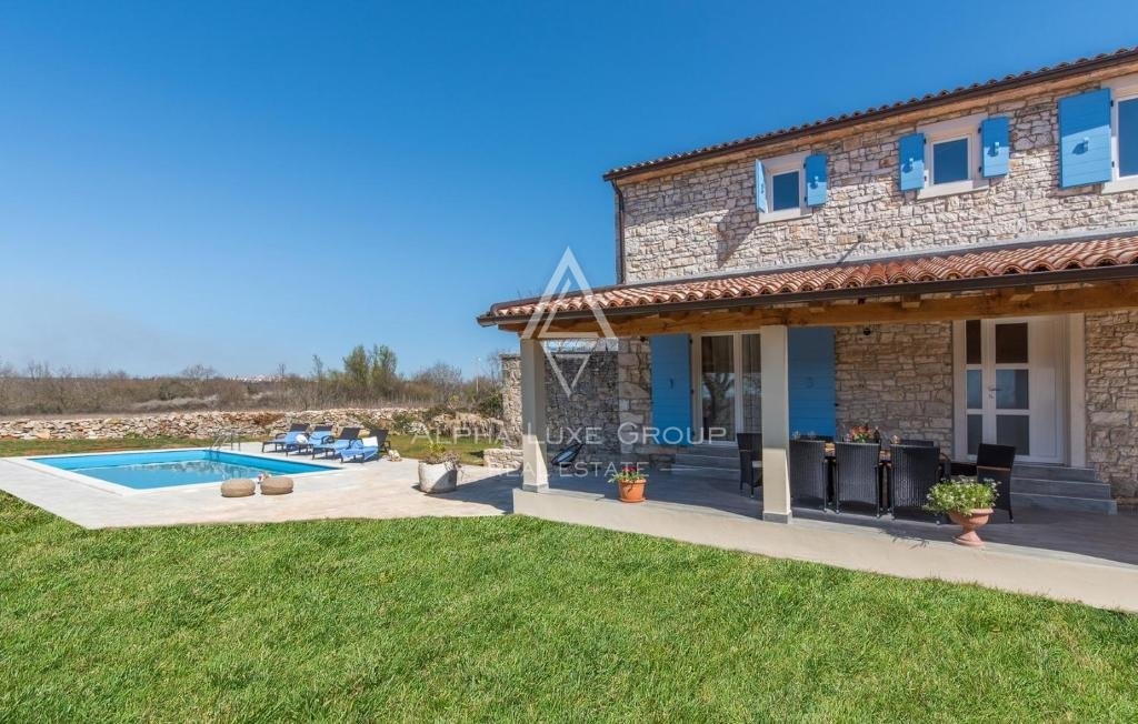 Istria, Lovreč: Autentica villa in pietra con ampio giardino