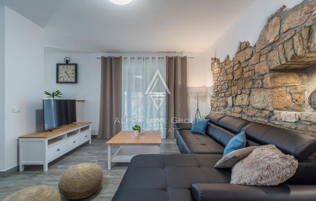 Istria, Lovreč: Autentica villa in pietra con ampio giardino