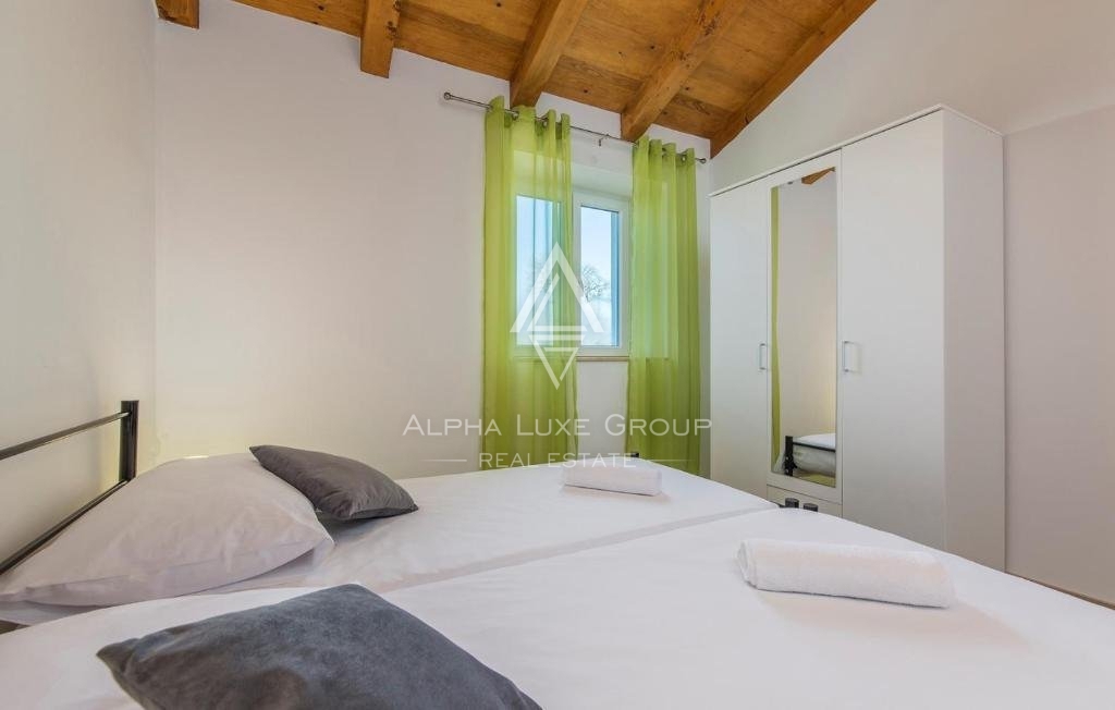 Istria, Lovreč: Autentica villa in pietra con ampio giardino