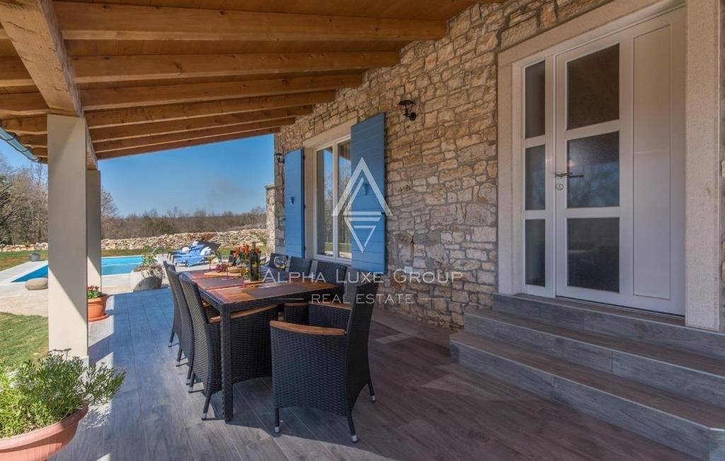 Istria, Lovreč: Autentica villa in pietra con ampio giardino