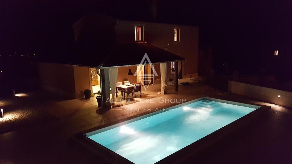 Istria, Labin - Villa in pietra contemporanea con piscina in vendita