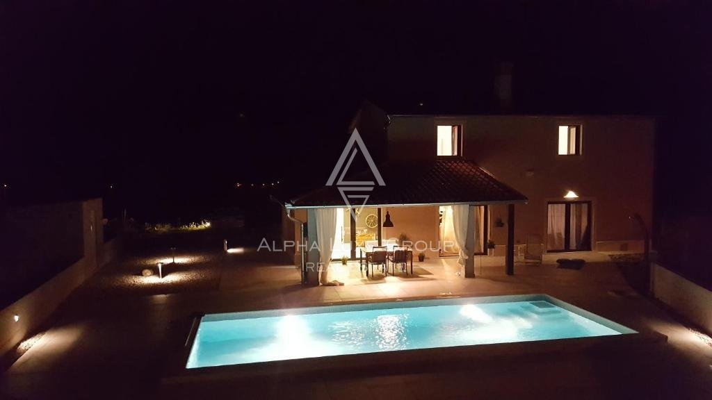 Istria, Labin - Villa in pietra contemporanea con piscina in vendita