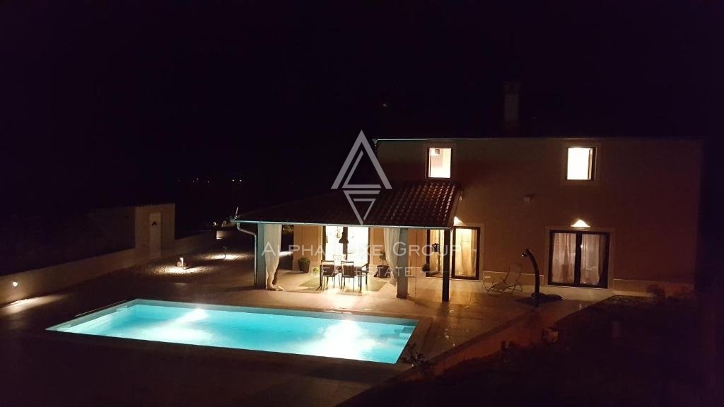 Istria, Labin - Villa in pietra contemporanea con piscina in vendita