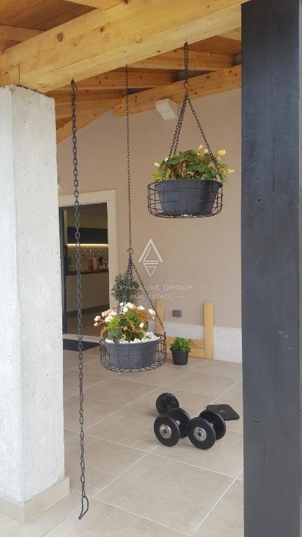 Istria, Labin - Villa in pietra contemporanea con piscina in vendita