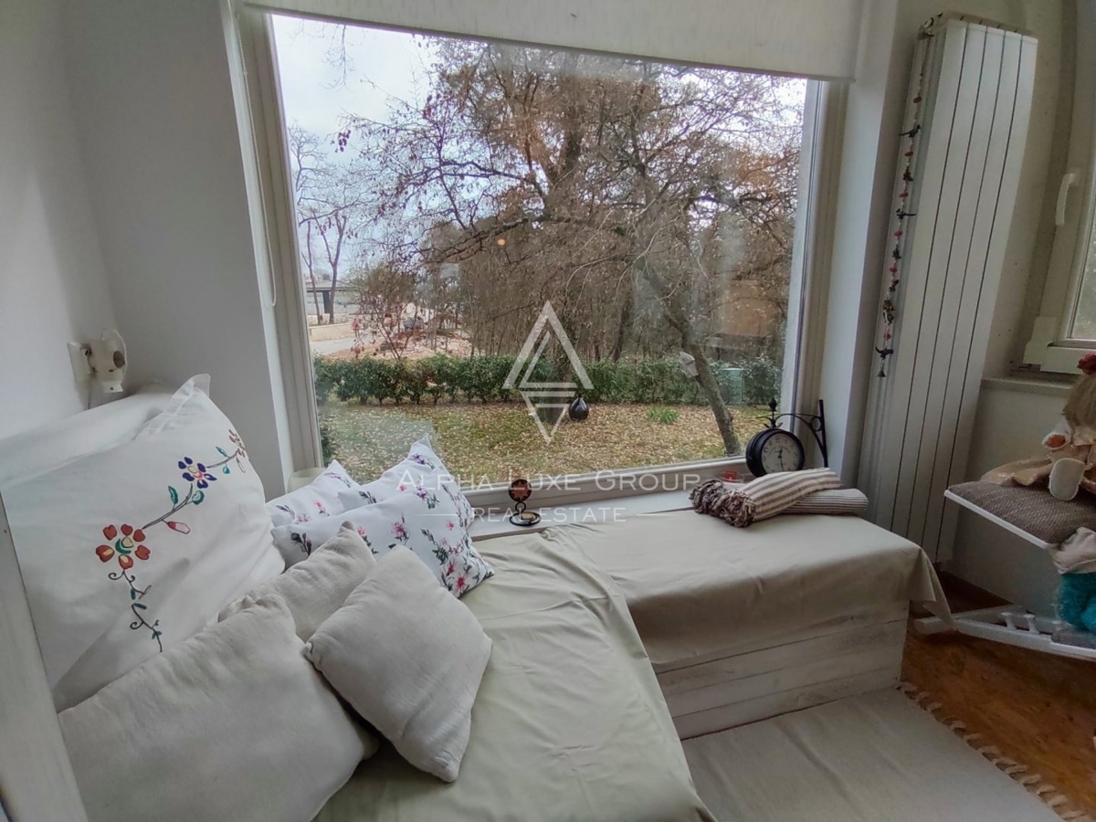 Elegante casa indipendente con due unità a Poreč