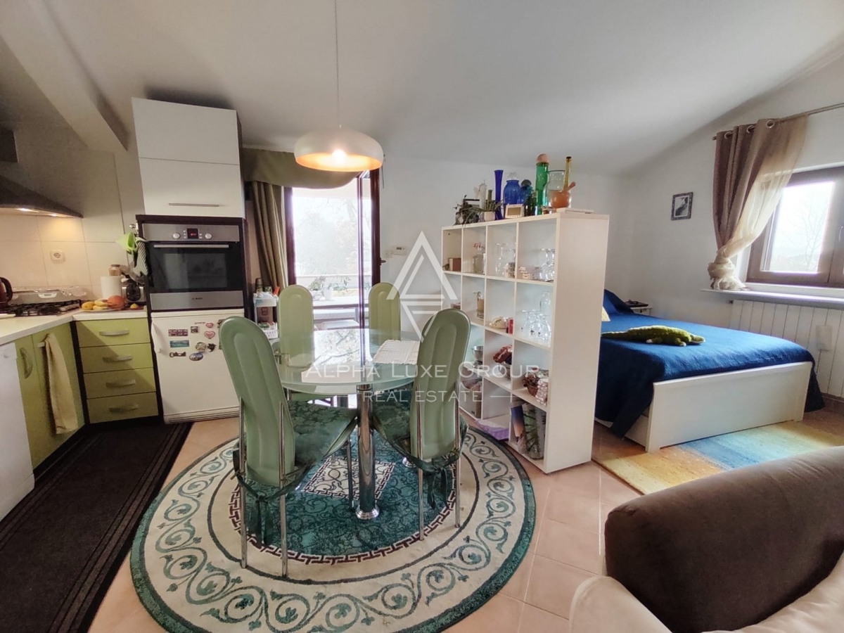 Elegante casa indipendente con due unità a Poreč