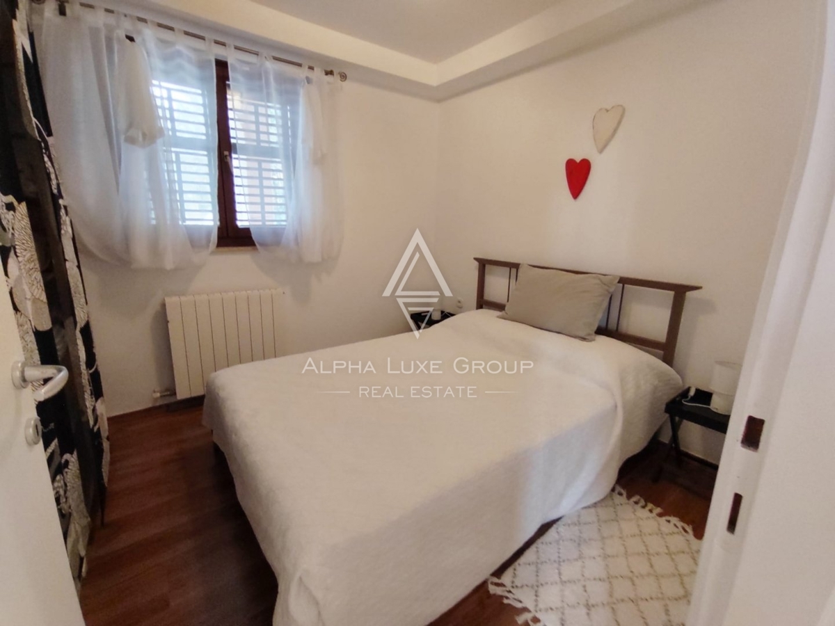 Elegante casa indipendente con due unità a Poreč
