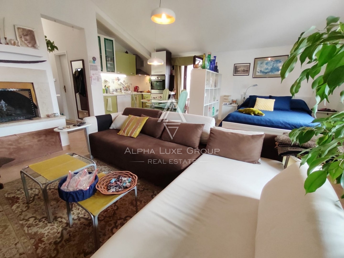 Elegante casa indipendente con due unità a Poreč