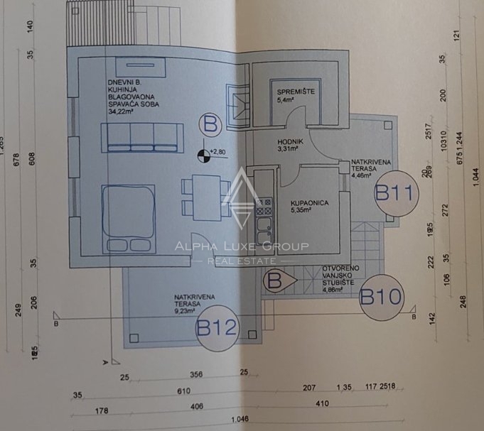 Elegante casa indipendente con due unità a Poreč