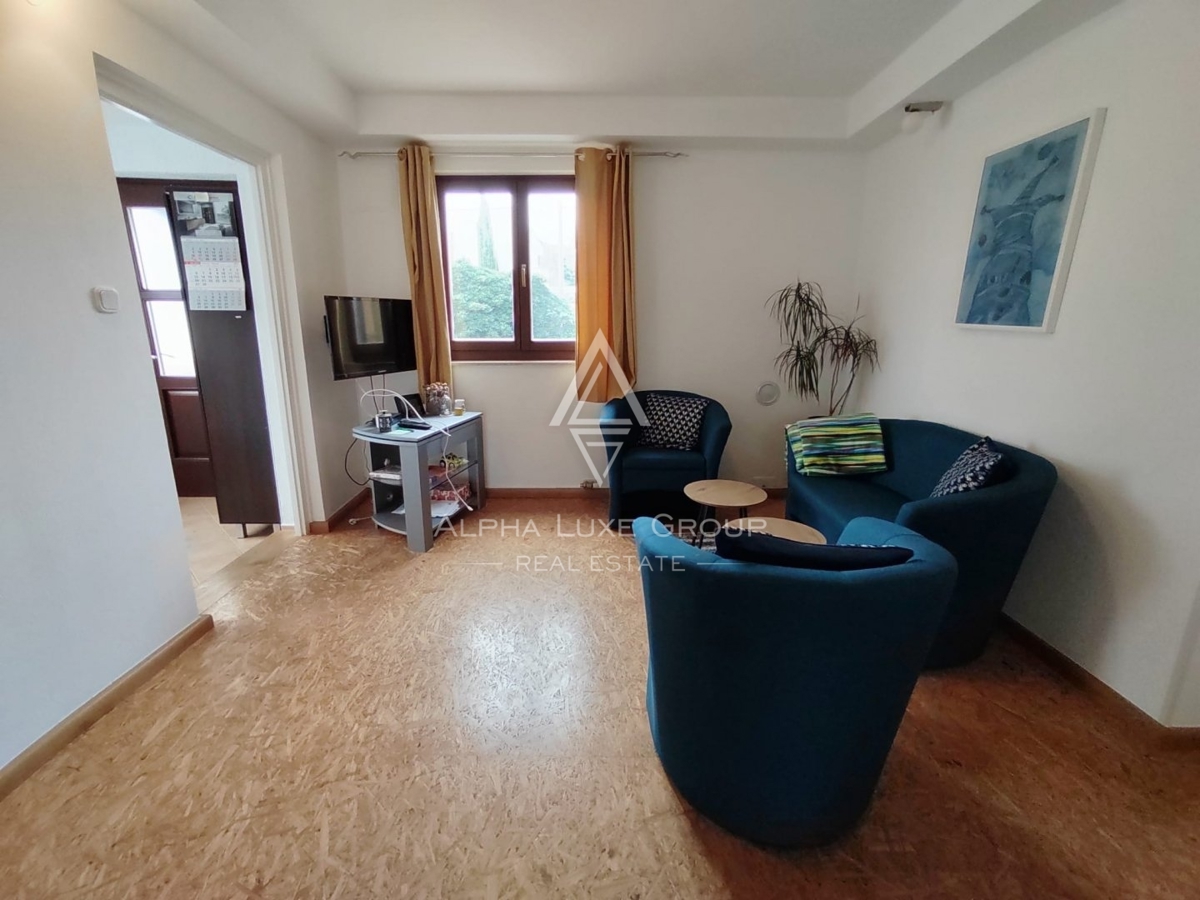 Elegante casa indipendente con due unità a Poreč